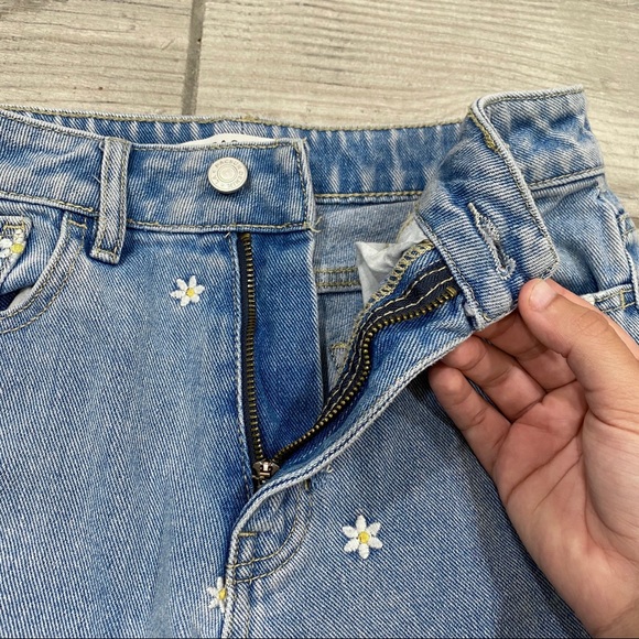 High Waisted Daisy Denim PacSun Mom Shorts - Picture 3 of 11